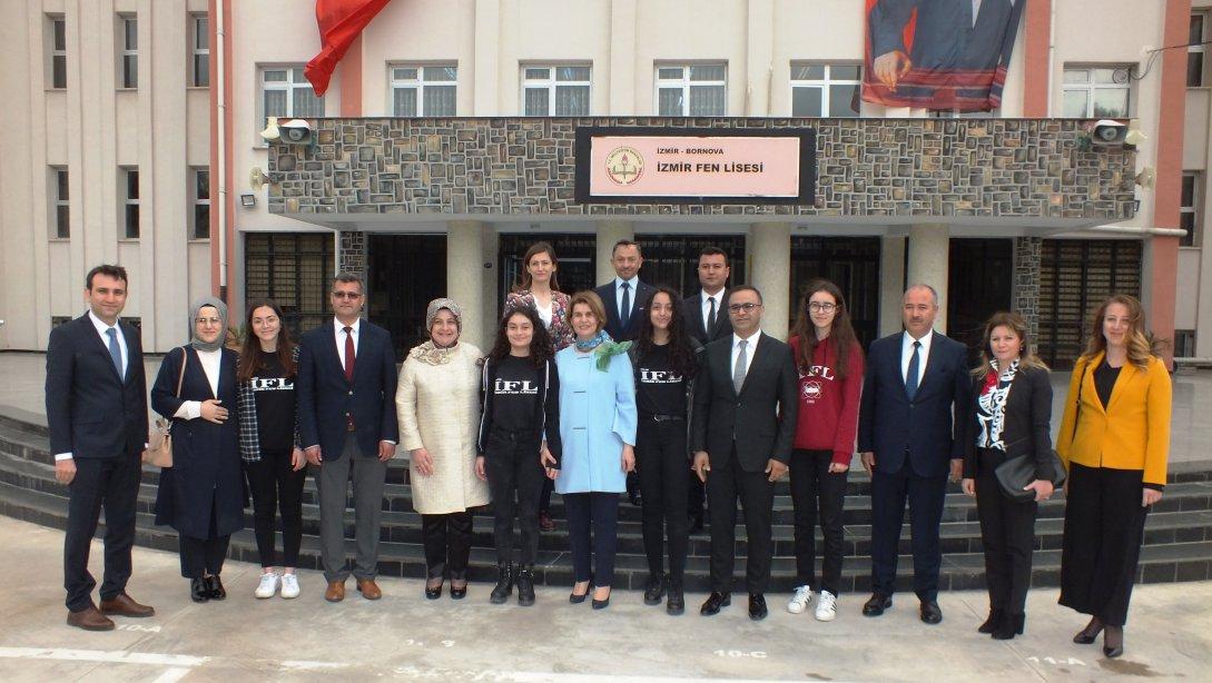Milli Eğitim Bakanımızın Eşi Rana Selçuk, İzmir Fen Lisemizi Ziyaret Etti