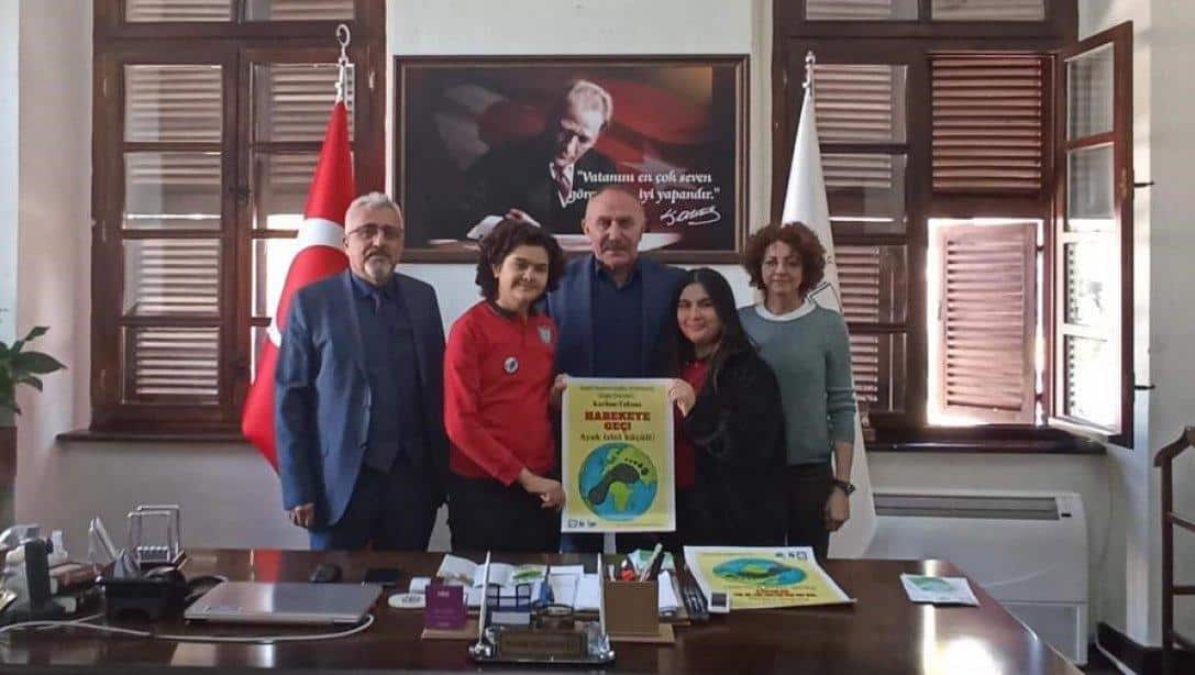 Suphi Koyuncuoğlu Ortaokulu 'Doğa Öncüleri Karbon Takımı'nın İlçe Milli Eğitim Müdürümüz Sayın Mustafa İslamoğlu'nu Ziyareti