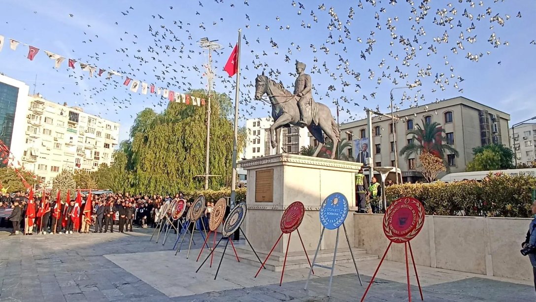 10 Kasım Atatürk'ü Anma Günü Bornova İlçe Çelenk Koyma Töreni